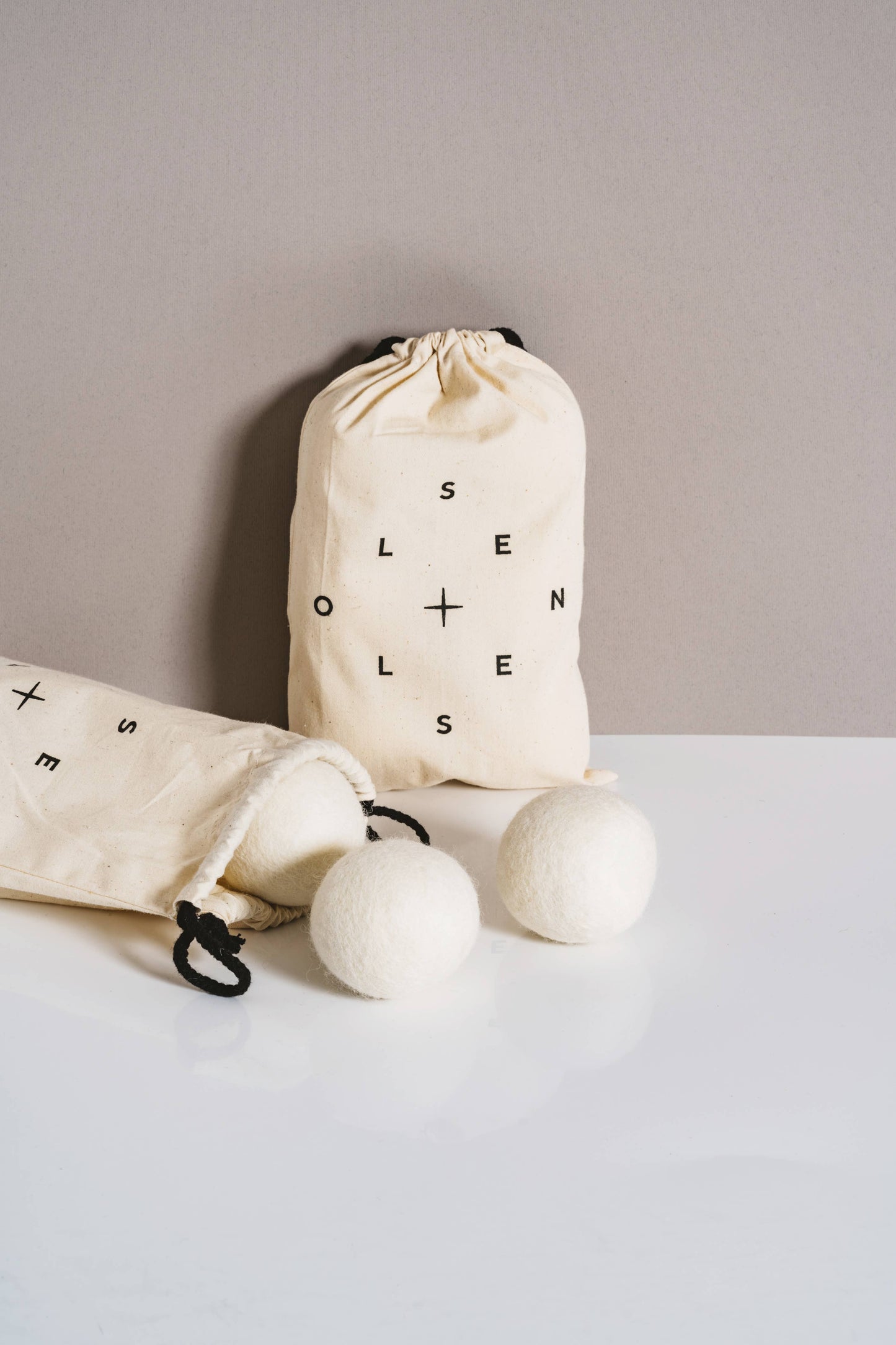 Bag of 6 grey wool dryer balls